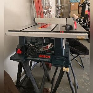 Table Saw with Silver and Black Finish